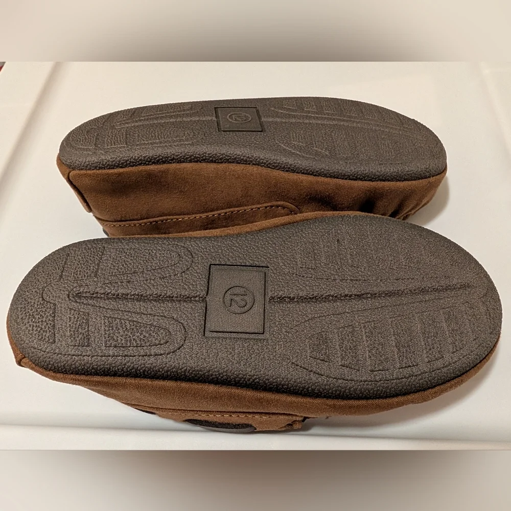 Cat & Jack style comfortable slippers